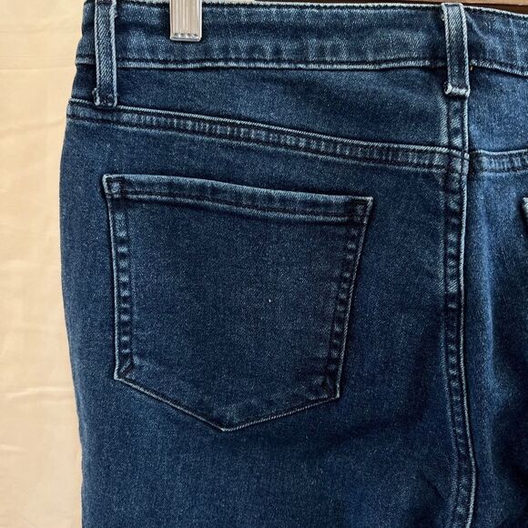 Wide leg, ultra flare Brooke Shields "Timeless"Jeans, NWOT, Size 10P - Picture 3 of 9